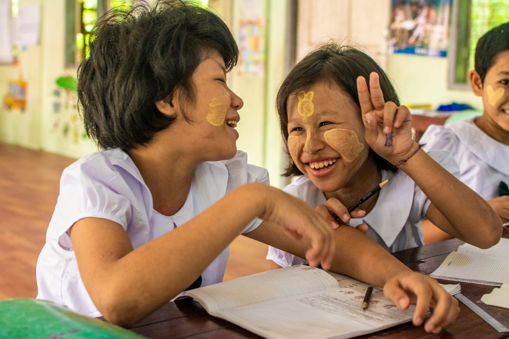 Child rights training session for children in Htauk Kyant Traini